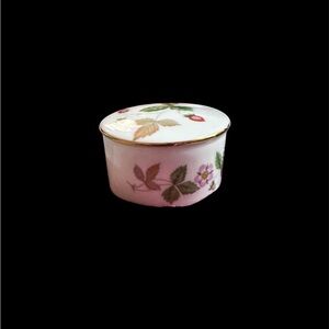Wedgwood Trinket Box ‘Wild Strawberry’ EUC
